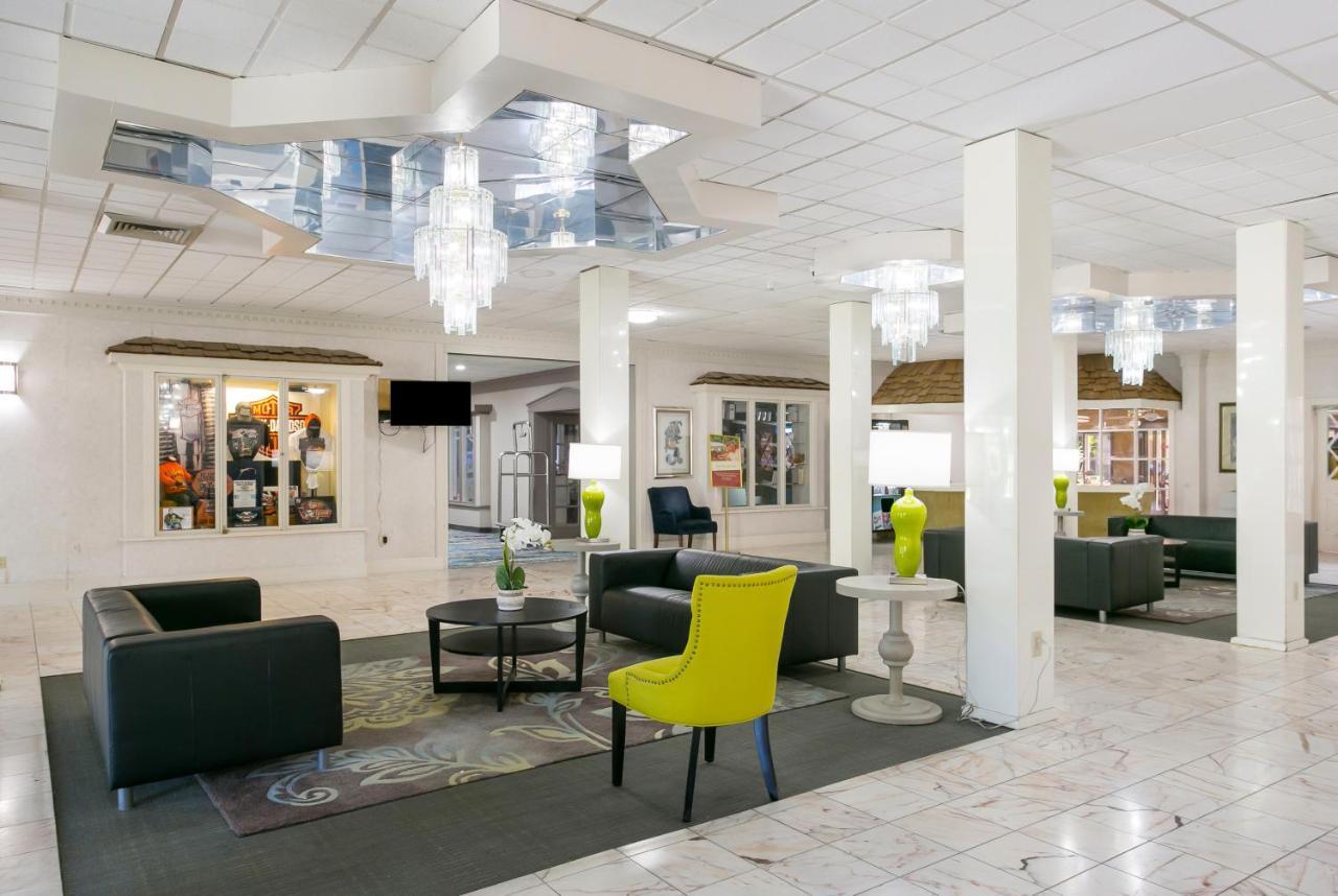 Eisenhower And Conference Center 3*