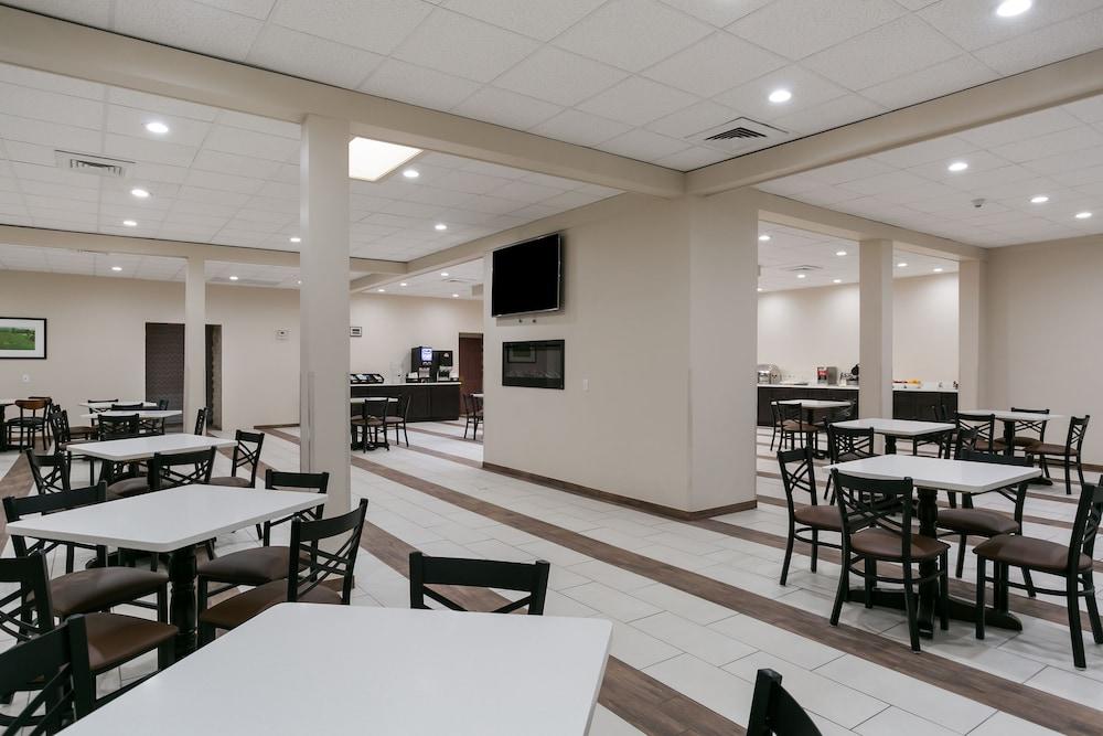 Eisenhower And Conference Center Hotel